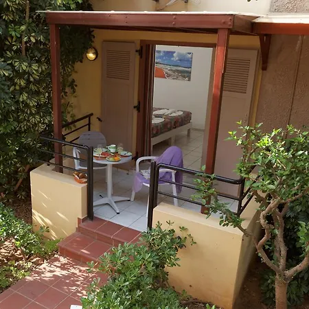 拉塔尼亚公寓酒店