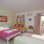 شقة فندقية Latania 3*
