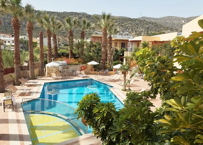 מלון דירות Latania 3*