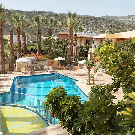 アパートホテル Latania 3*