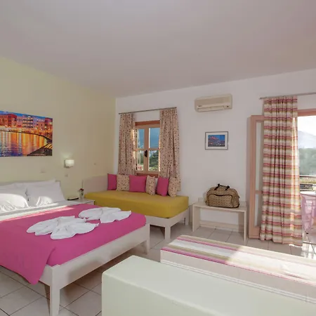 アパートホテル Latania 3*