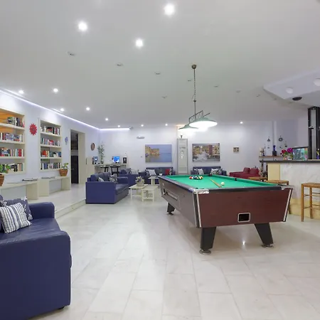 アパートホテル Latania 3*