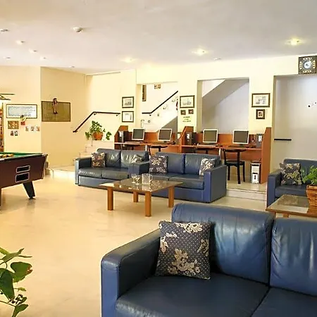Aparthotel Latania 3*