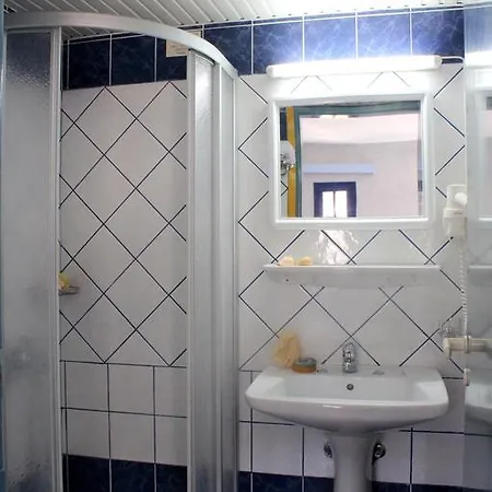 アパートホテル Latania